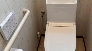 お気に入りの壁紙と機能的なトイレで、ほっとできる空間に